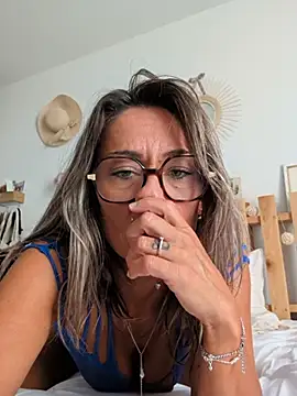 Carlamouetteofficial - Caresse seins