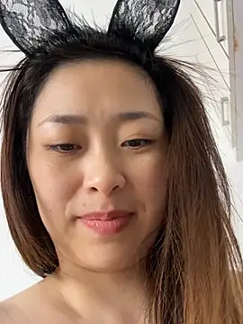 Xinyue-888 - 女上抖胸2分钟