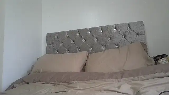 BritishMilfFrankyX - Bend over and shake ass slow