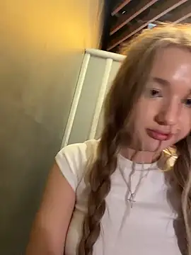 Milaa_sun - slap pussy+open door PUBLIC WC 🚽