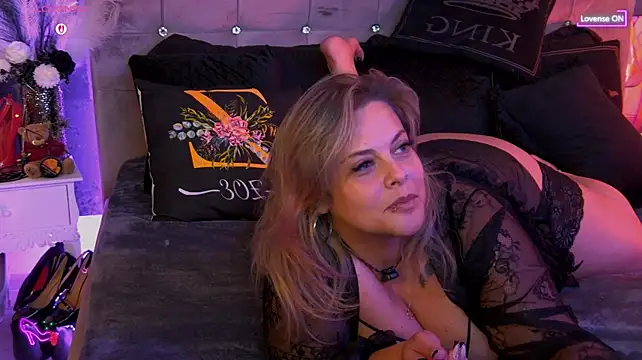 ZoeMesmerizee - Stand me up! Give me your MANly hand!