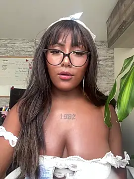 Emma_Dancer - deep throat and tits popping out