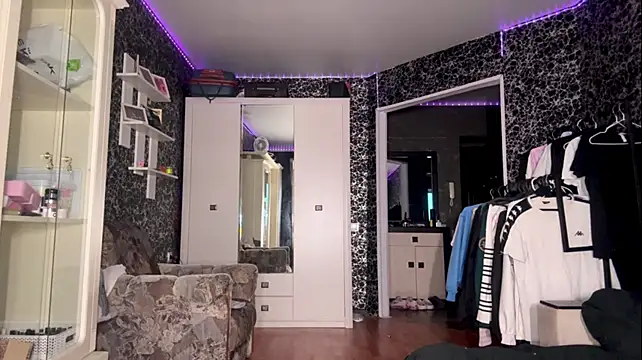 KaseyVentur - Show bra quickly