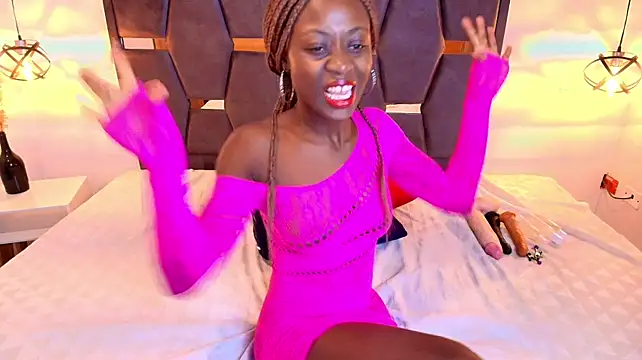 Sara_Naugty - FULL NAKED+OIL ON MY BODY😈