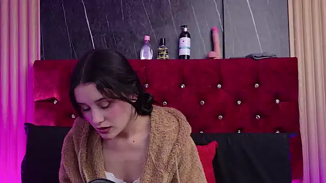 AlexaIvory - sexy dance + show boobs