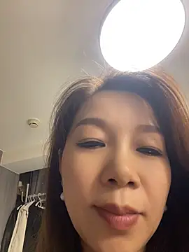 Si-si-love - 明天户外找个陌生人摸我的胸