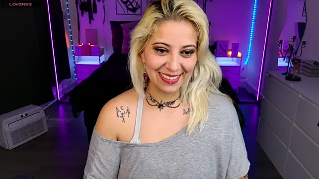 Blackwidow_s1 - Show tits