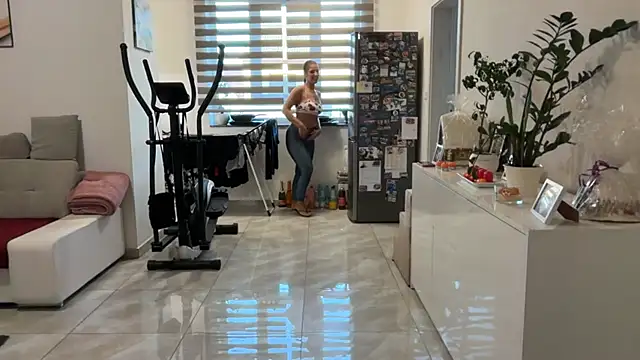 Jennifer11772 - Horse dildo