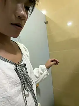 Wemroudeyu - 男厕所！刺激自慰骚逼！来操我呀老公～最后完成目标的奖励小粉控制连接