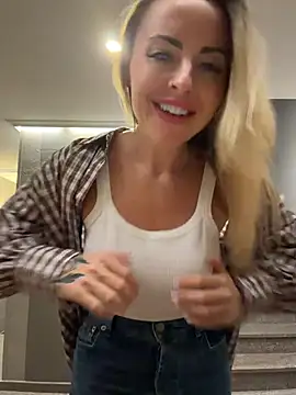 EmaSalis - Naked boobs shaky