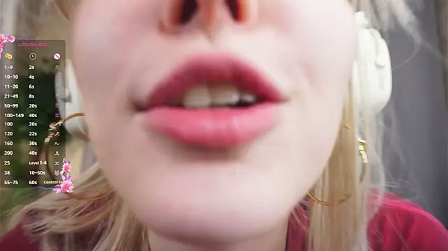 WilmaViesca - 💖Tease you and lick my naughty finger💖