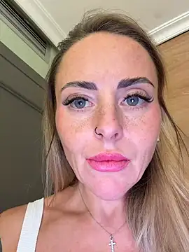 EmaSalis - Naked boobs shaky