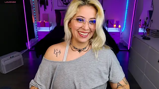 Blackwidow_s1 - Show tits