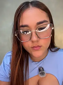 Tiny_Gray - Clamps in my pussy