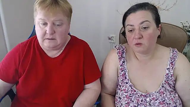 Lindy-Jeanie - hot kiss and lick pussy brunette