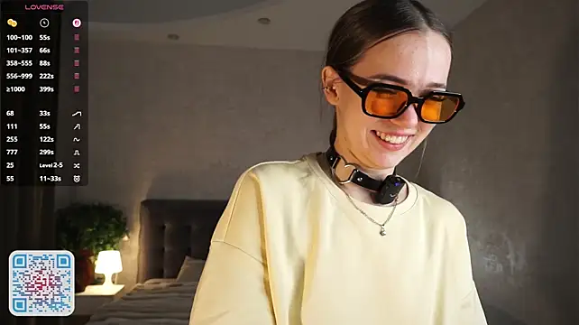 PearleKalmen - lower my shorts and see my ass 💖