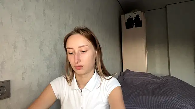 AleneLaurente - unfasten 3 buttons