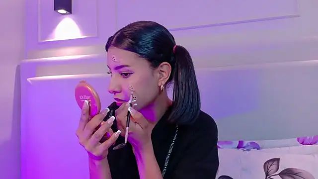 NaomiKlarc