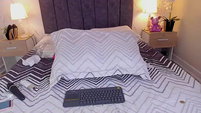 Emilly_Beaumont - Striptease