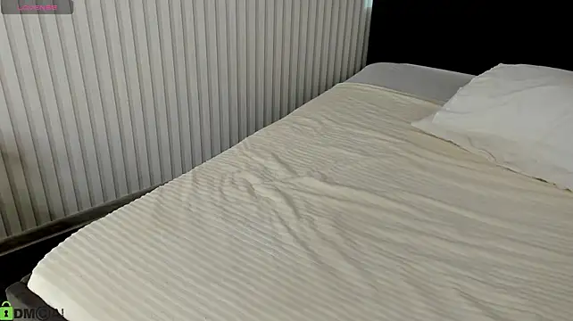 Luna_Vel1 - topless 10 min