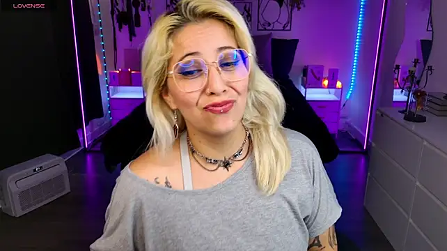 Blackwidow_s1 - Show tits