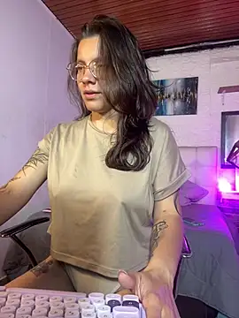 Karlamorris_ - show boobs+ oil
