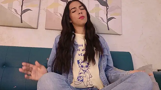 Emily_gaviria1 - SPREAD ASSHOLE CLOSE TO CAM