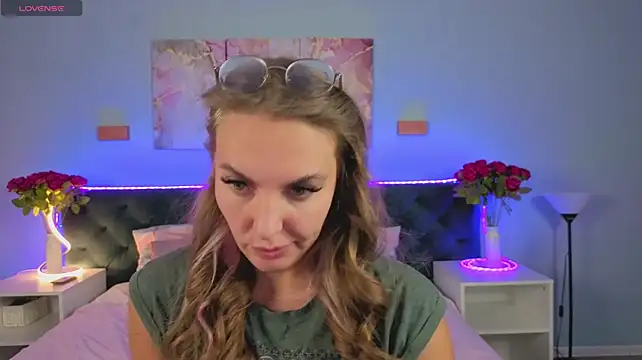 Kelly_Hardy - tease with delicious ass