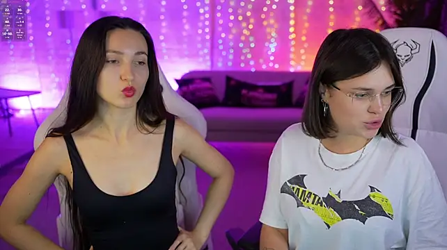 Lola_054 - Mary is making a HANDBRA for Lola : 333