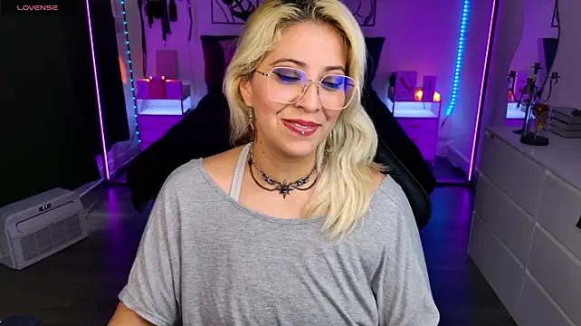 Blackwidow_s1 - Show tits