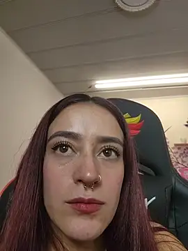 Pretty_Violet_ - Do you like red?