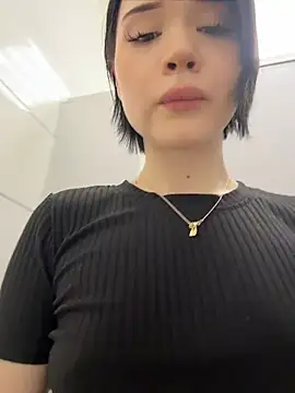 Kitty_sixseven - PINCH NIPPLES IN KFC