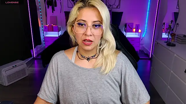 Blackwidow_s1 - Show tits