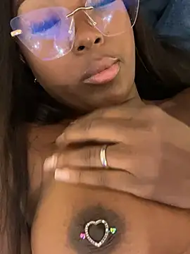 KishaMoore - Show my boobies at camera 💗 massage