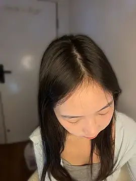 Anna-a - 完成目标，24小时内打赏最多的前三位哥哥每人一张美照诱惑