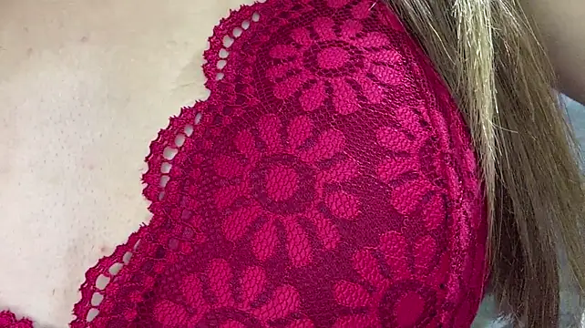 Lili_Kilian - take a peek under the skirt