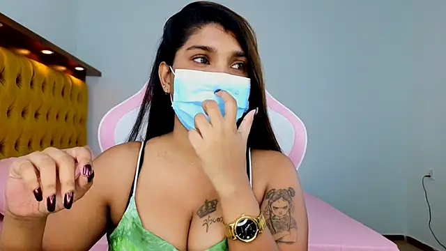 Baby_asha - oil on pussy