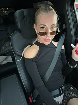 LisaMurr - I masturbate with my fingers 😈😍