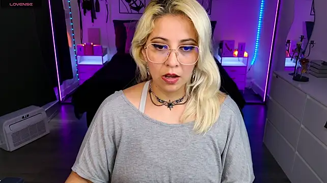 Blackwidow_s1 - Show tits