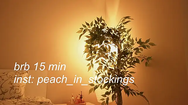 Peach_in_stockings - Dress Mommy: red heels + legs