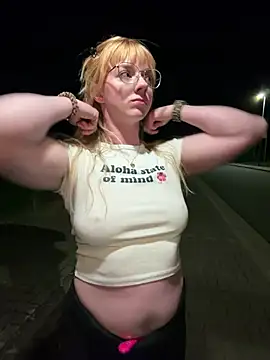 LinaLeana - Lt Outdoor Squirt Video 📹