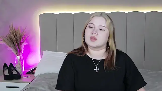 EvaBlunnsh_ - KISS ME