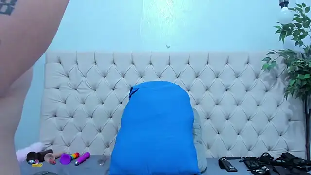 Anggie_Miller - I fuck my ass