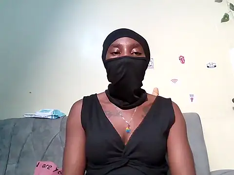 HornyCammy30 - Mountain squirt💦