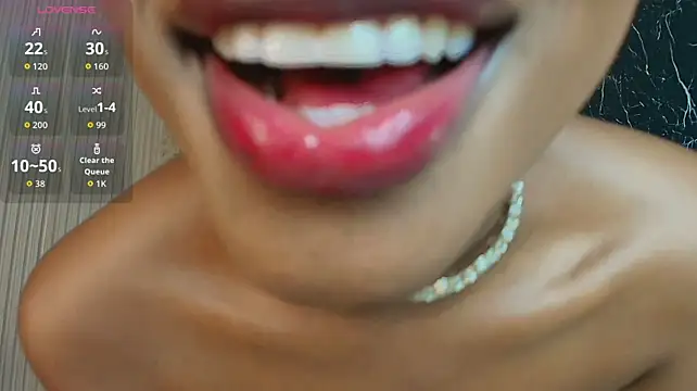 Ebony-petitee