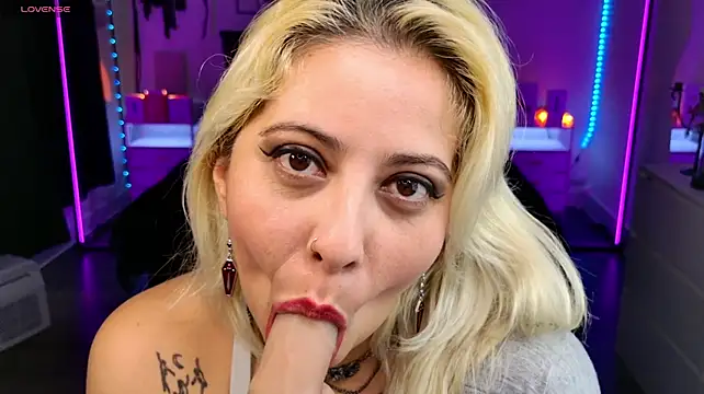 Blackwidow_s1 - Show tits