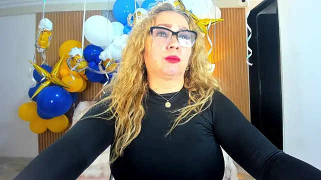 Danna_topless - ride your cock daddy