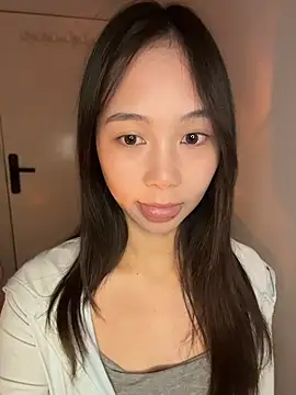 Anna-a - 完成目标，24小时内打赏最多的前三位哥哥每人一张美照诱惑