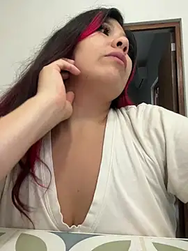 LatinaCalienteMilf - Squirt in your face !