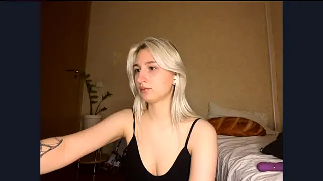 LishaNuding - show my boobs